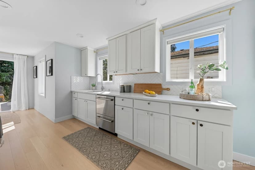 Property photo for 9514 44th Avenue Ne, Seattle photo 13