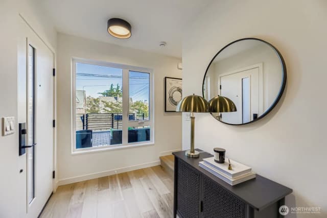 Property photo for 5717 35th Avenue Ne #b, Seattle photo 3