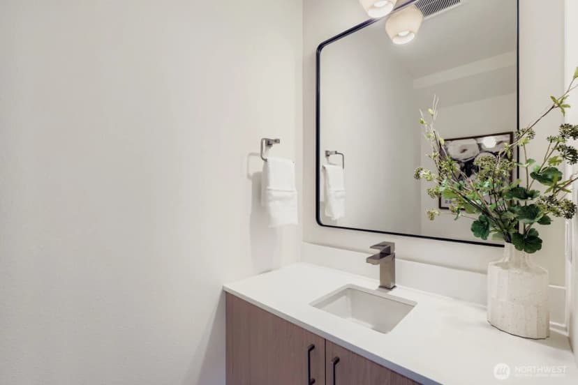 Property photo for 5717 35th Avenue Ne #b, Seattle photo 10