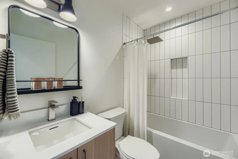 Property photo for 5717 35th Avenue Ne #b, Seattle photo 13
