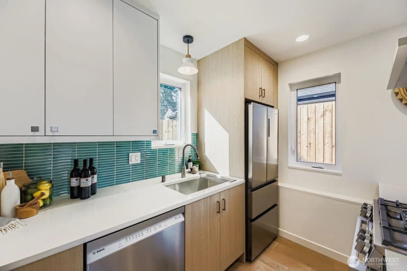 Property photo for 5717 35th Avenue Ne #b, Seattle photo 8