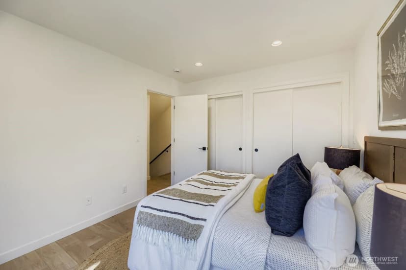 Property photo for 5717 35th Avenue Ne #b, Seattle photo 12