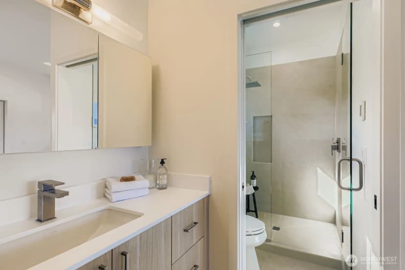 Property photo for 5717 35th Avenue Ne #b, Seattle photo 22