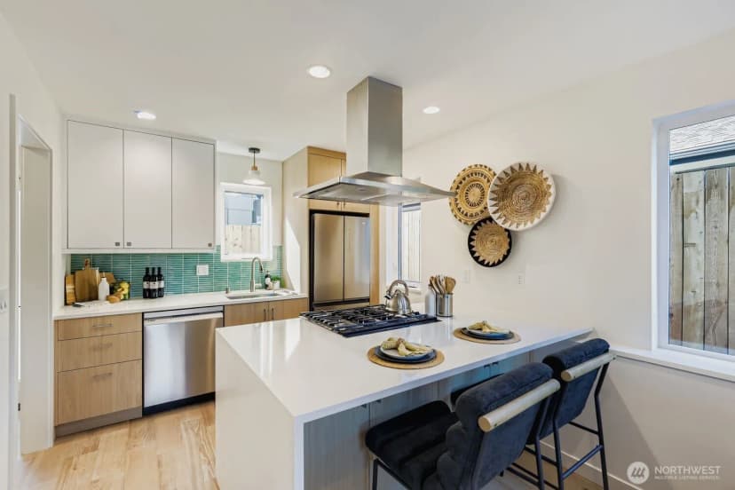 Property photo for 5717 35th Avenue Ne #b, Seattle photo 9