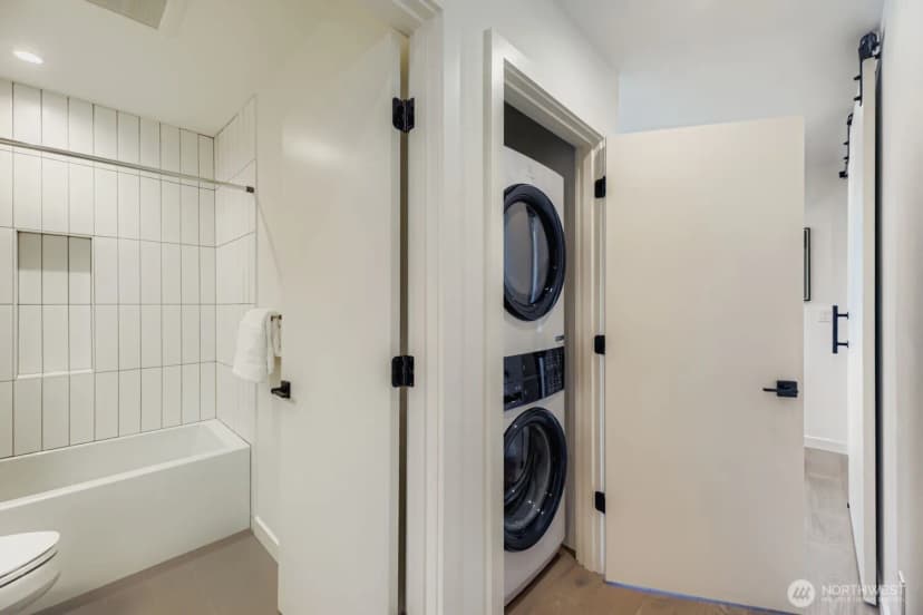Property photo for 5717 35th Avenue Ne #b, Seattle photo 16