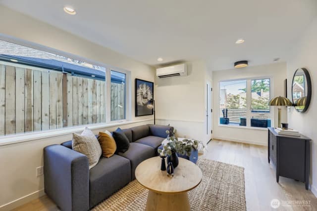 Property photo for 5717 35th Avenue Ne #b, Seattle photo 4