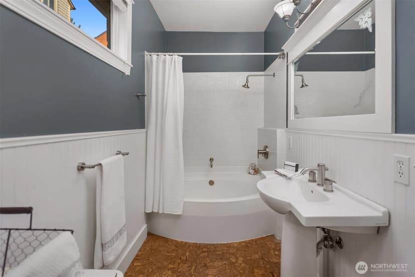 Property photo for 2816 11th Avenue W, Seattle photo 19