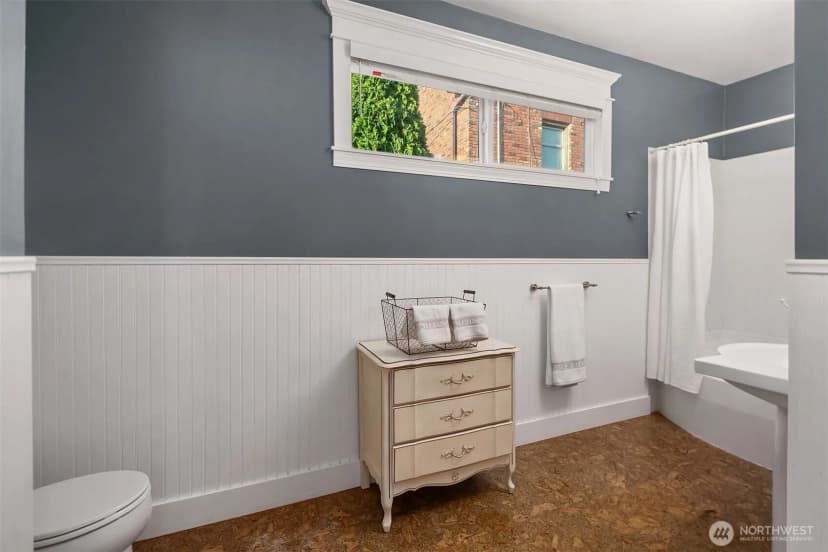 Property photo for 2816 11th Avenue W, Seattle photo 18