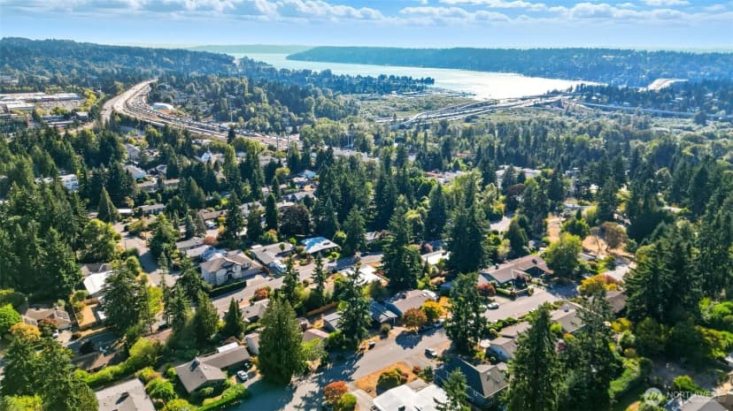 Property photo for 12455 Se 26th Place, Bellevue photo 5