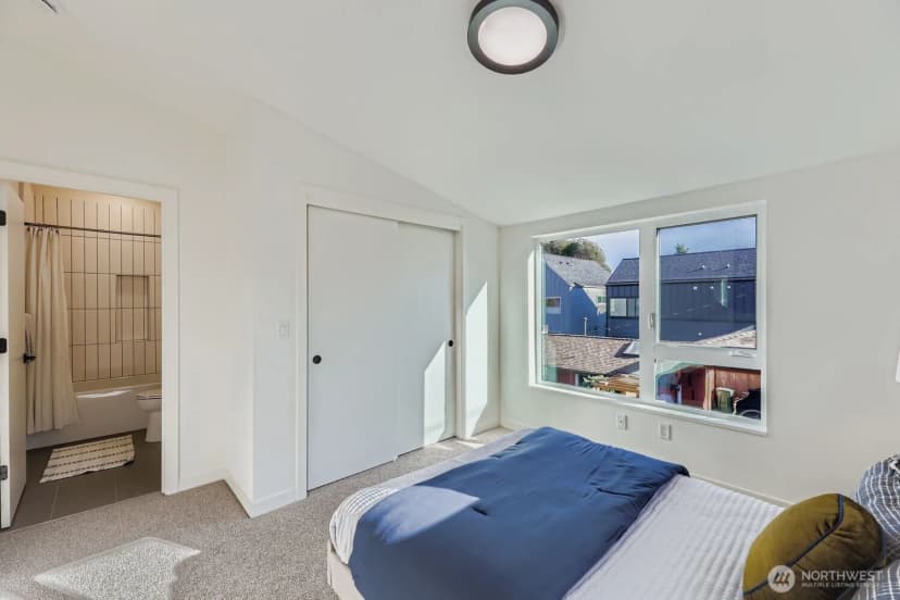 Property photo for 5715 35th Avenue Ne, Seattle photo 18