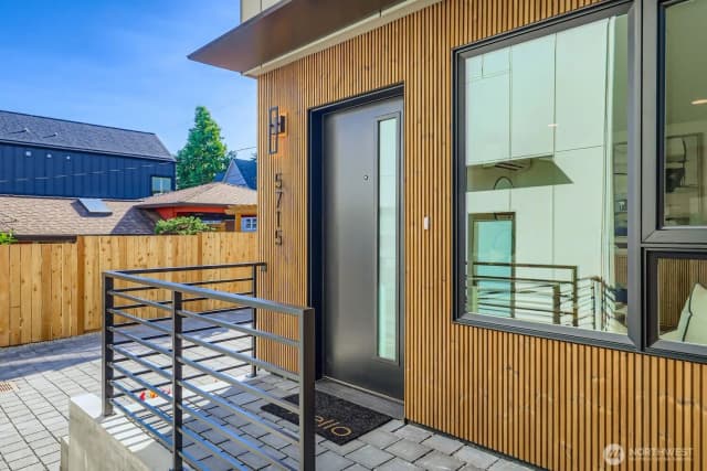 Property photo for 5715 35th Avenue Ne, Seattle photo 2
