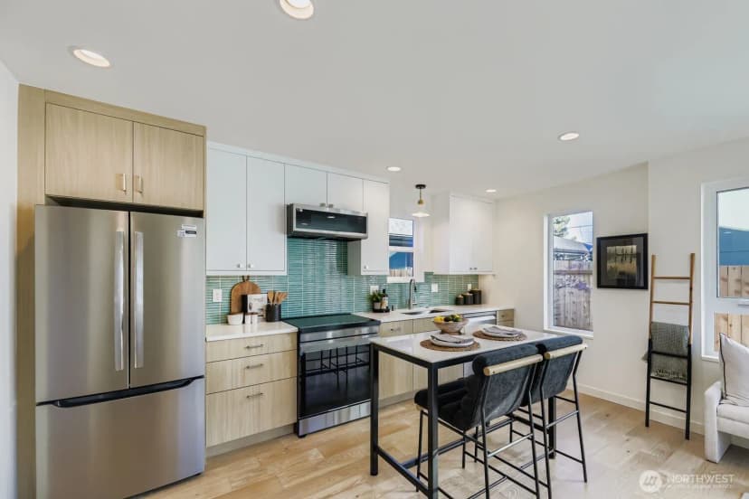 Property photo for 5715 35th Avenue Ne, Seattle photo 6