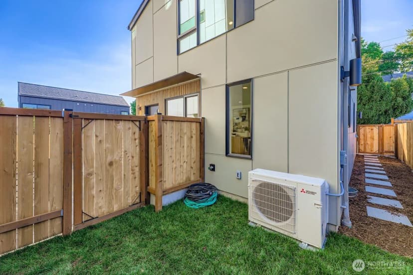 Property photo for 5715 35th Avenue Ne, Seattle photo 26