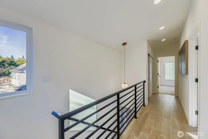 Property photo for 5715 35th Avenue Ne, Seattle photo 21