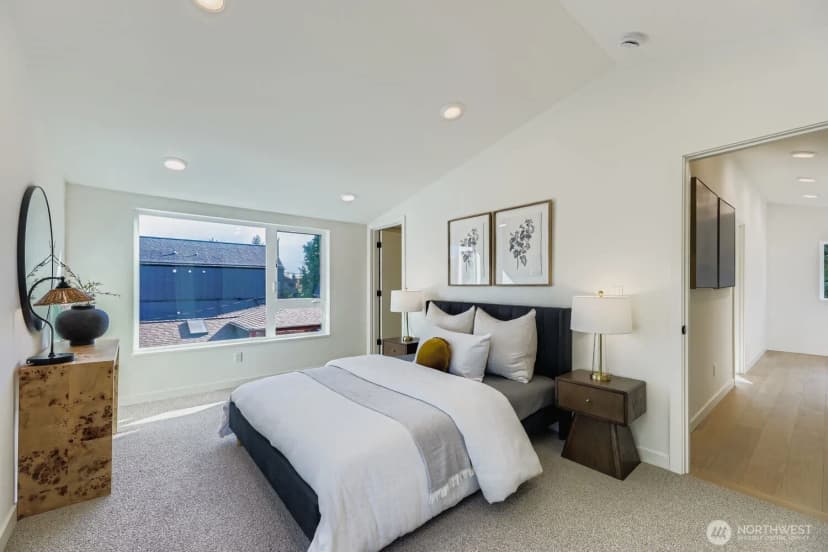 Property photo for 5715 35th Avenue Ne, Seattle photo 12