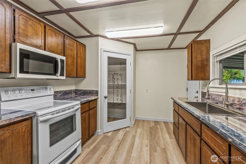 Property photo for 741 5th Avenue Sw, Castle Rock photo 9