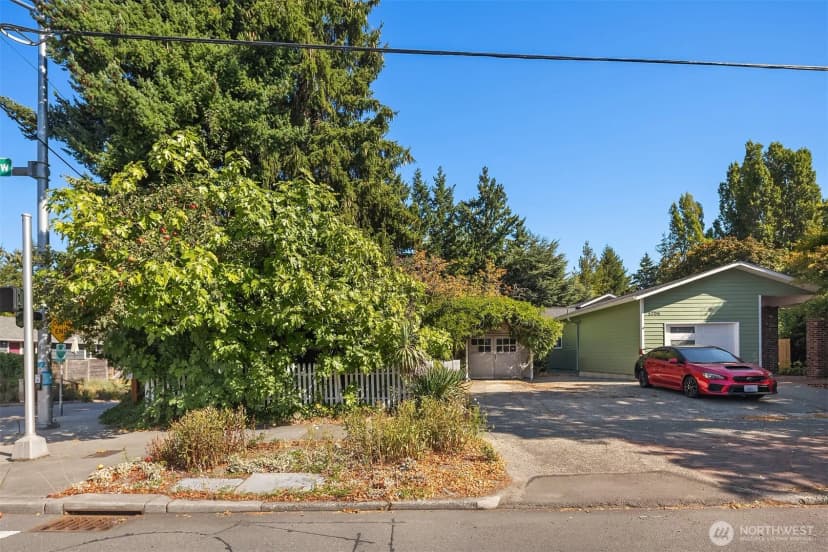 Property photo for 5202 35th Avenue Sw, Seattle photo 4