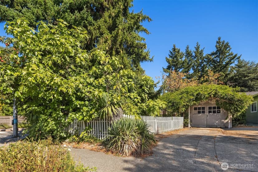 Property photo for 5202 35th Avenue Sw, Seattle photo 3