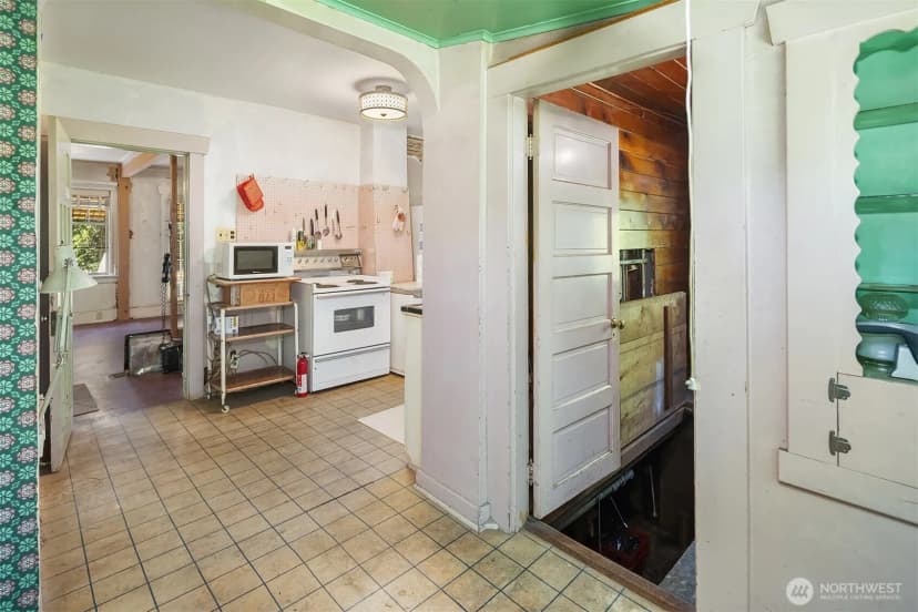 Property photo for 5202 35th Avenue Sw, Seattle photo 24