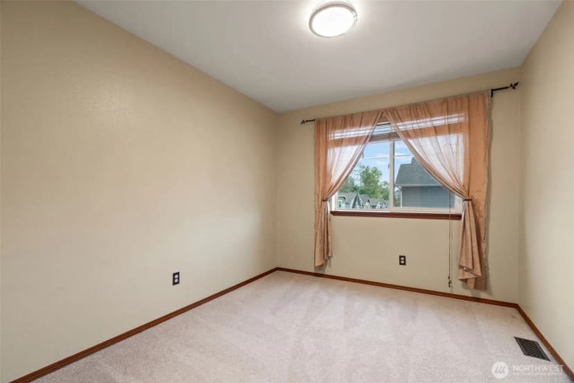 Property photo for 11805 12th Avenue W, Everett photo 17