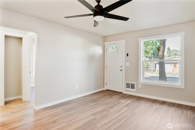 Property photo for 806 N. 4th, Kelso photo 8