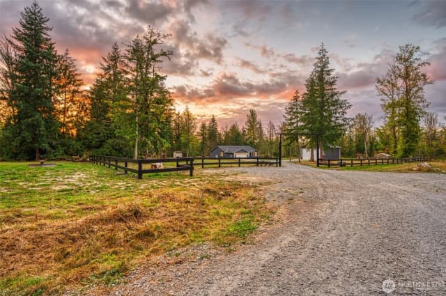 Property photo for 37816 99th Avenue Ct E, Eatonville photo 4