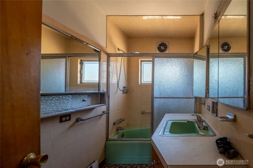 Property photo for 8723 7th Avenue S, Seattle photo 17