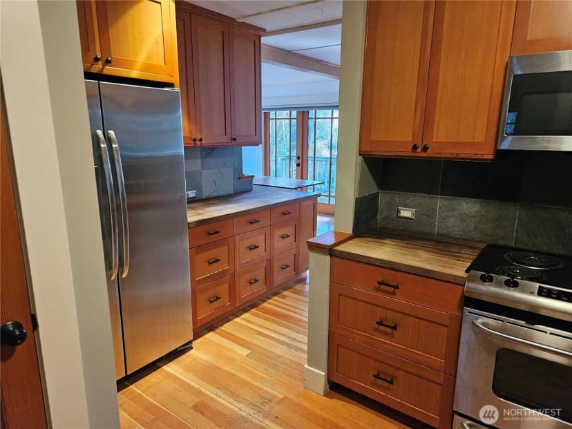 Property photo for 9380 Ferncliff Avenue Ne, Bainbridge Island photo 9
