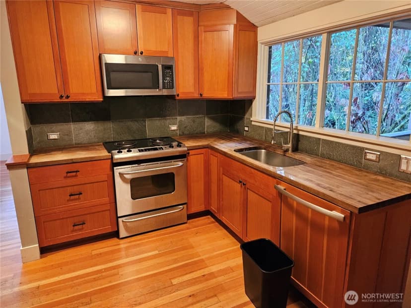 Property photo for 9380 Ferncliff Avenue Ne, Bainbridge Island photo 8