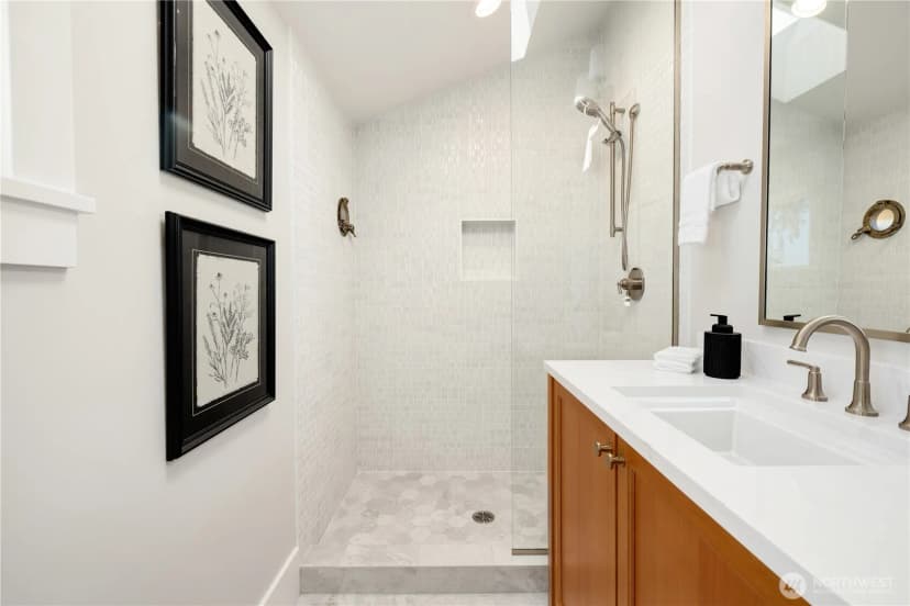 Property photo for 3947 W Barrett Lane, Seattle photo 33
