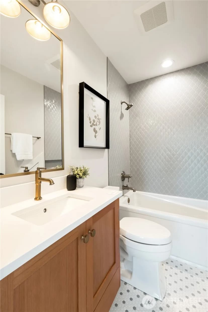 Property photo for 3947 W Barrett Lane, Seattle photo 37