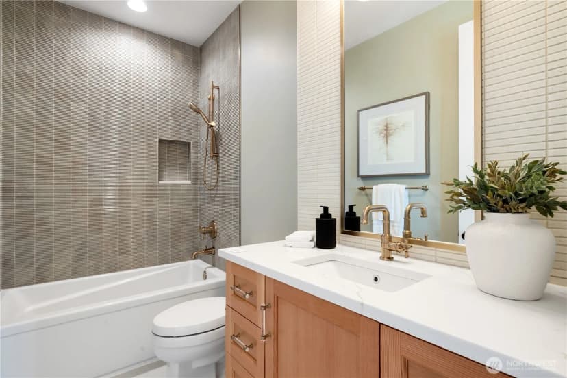 Property photo for 3947 W Barrett Lane, Seattle photo 27