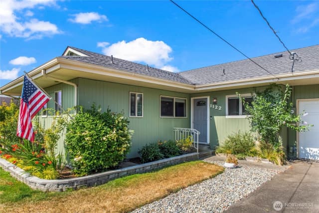 Property photo for 1122 N Skyline Drive, Tacoma photo 2