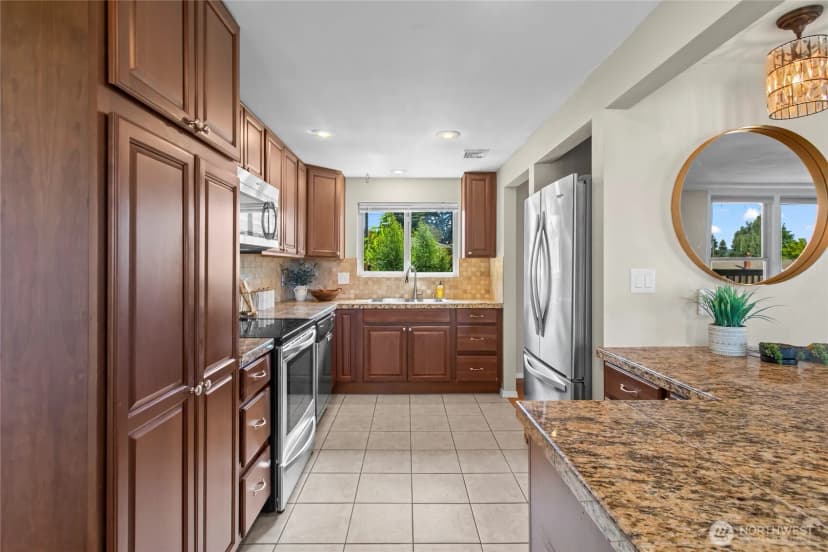 Property photo for 1122 N Skyline Drive, Tacoma photo 9