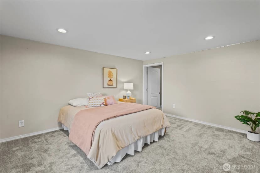 Property photo for 1122 N Skyline Drive, Tacoma photo 18