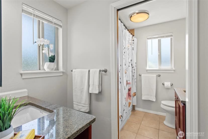 Property photo for 1122 N Skyline Drive, Tacoma photo 15