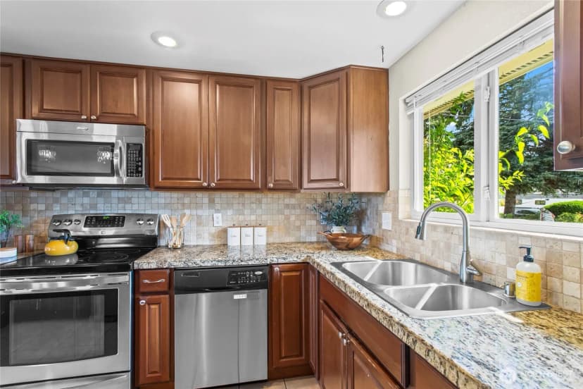 Property photo for 1122 N Skyline Drive, Tacoma photo 11
