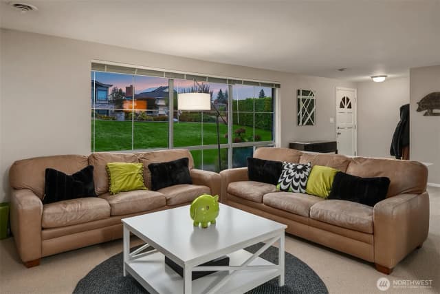Property photo for 9643 Vineyard Crest, Bellevue photo 3