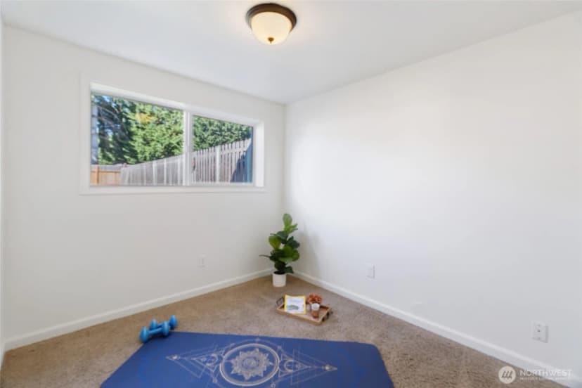 Property photo for 1607 E Hazel Avenue, Burlington photo 24