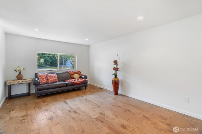 Property photo for 1607 E Hazel Avenue, Burlington photo 15