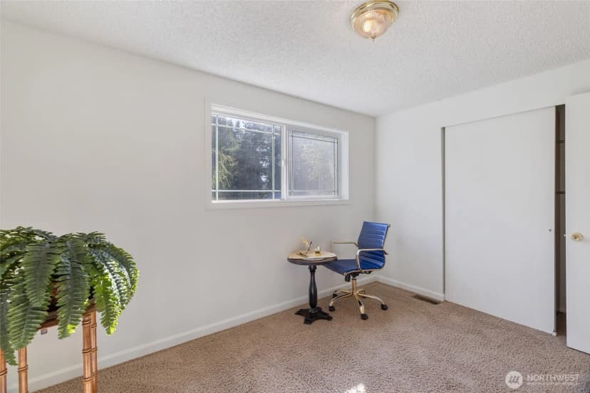 Property photo for 1607 E Hazel Avenue, Burlington photo 20