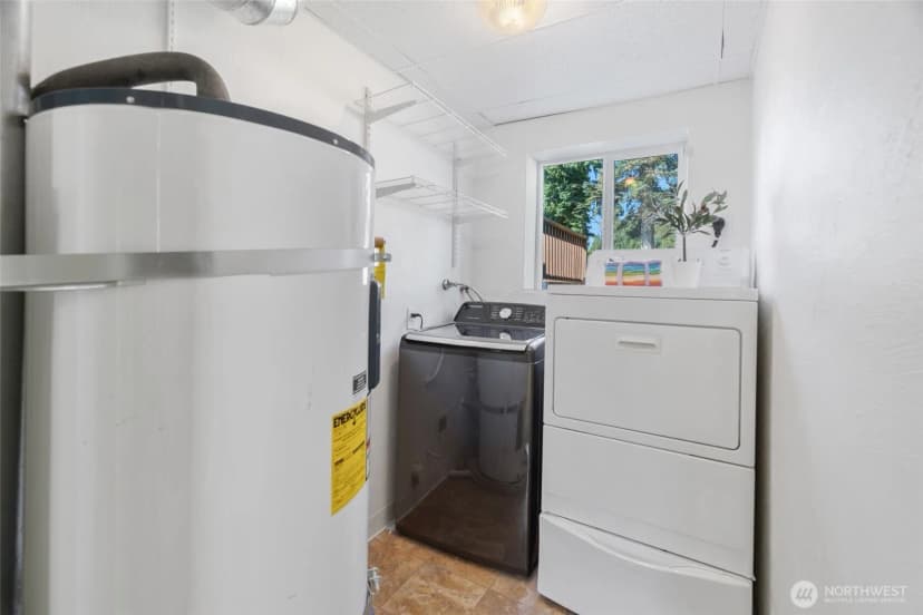 Property photo for 1607 E Hazel Avenue, Burlington photo 25