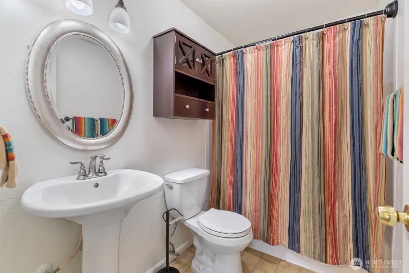 Property photo for 1607 E Hazel Avenue, Burlington photo 21