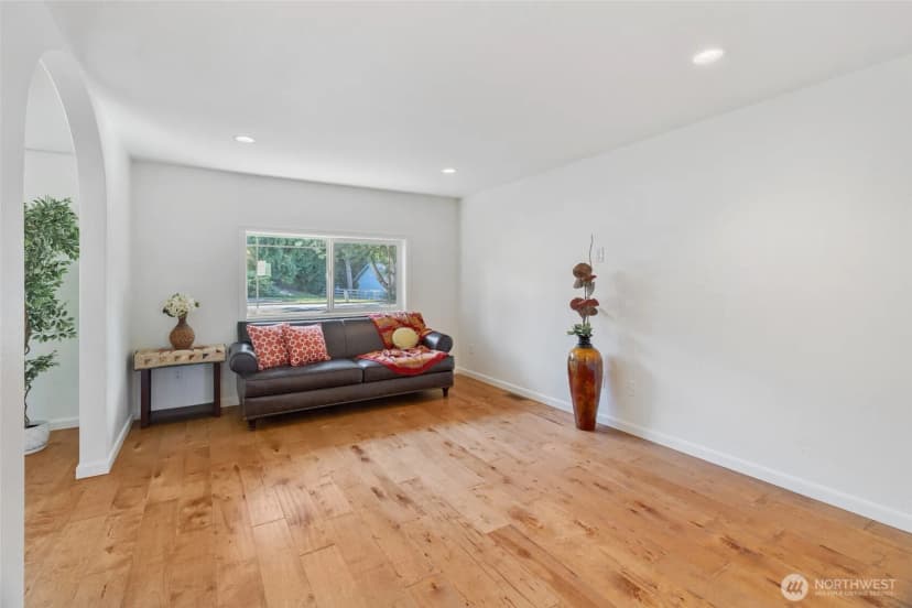 Property photo for 1607 E Hazel Avenue, Burlington photo 14