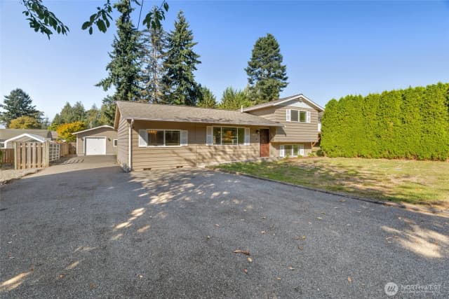 Property photo for 1607 E Hazel Avenue, Burlington photo 2