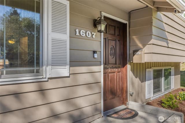 Property photo for 1607 E Hazel Avenue, Burlington photo 3