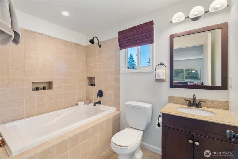 Property photo for 1607 E Hazel Avenue, Burlington photo 17