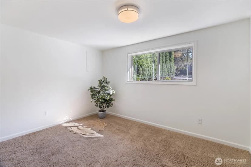 Property photo for 1607 E Hazel Avenue, Burlington photo 22