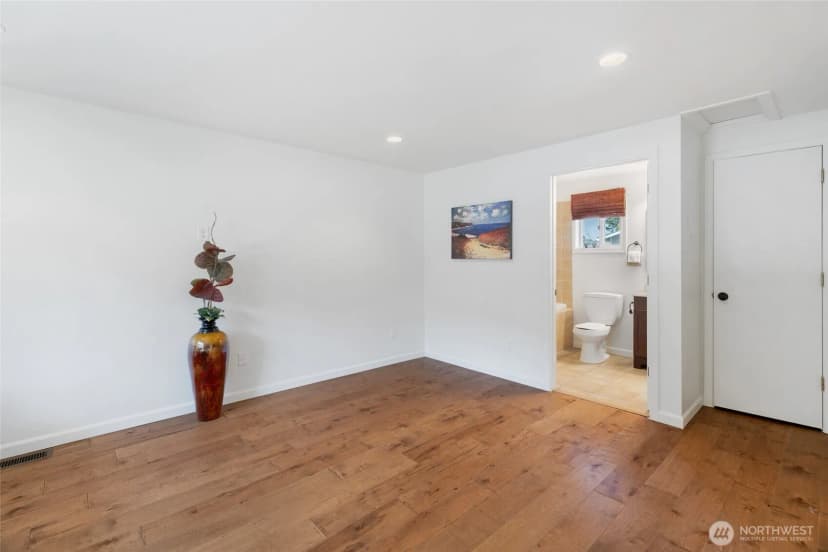 Property photo for 1607 E Hazel Avenue, Burlington photo 16