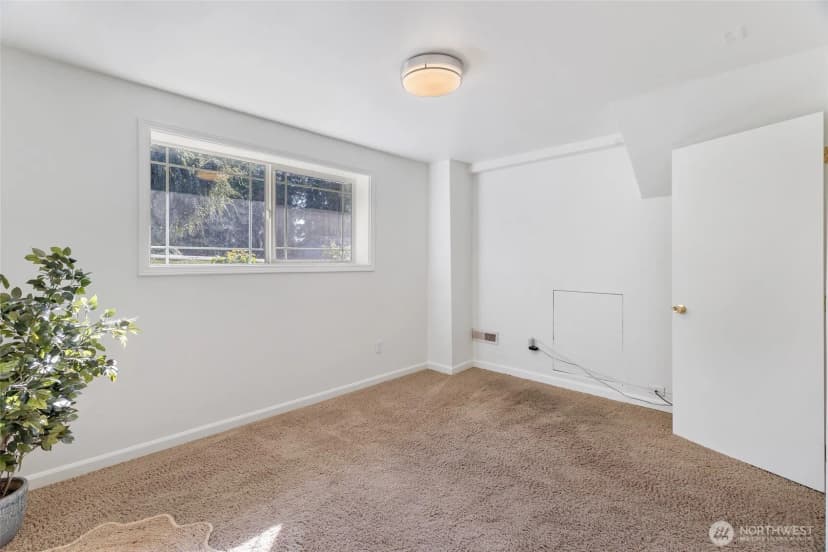 Property photo for 1607 E Hazel Avenue, Burlington photo 23